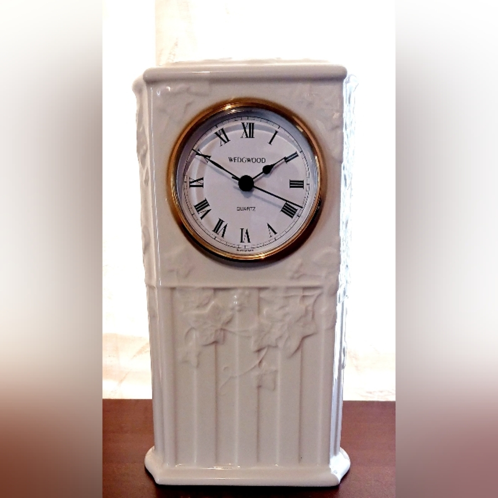 Vintage Wedgwood Fine Earthenware "Classic Garden" Table Clock
